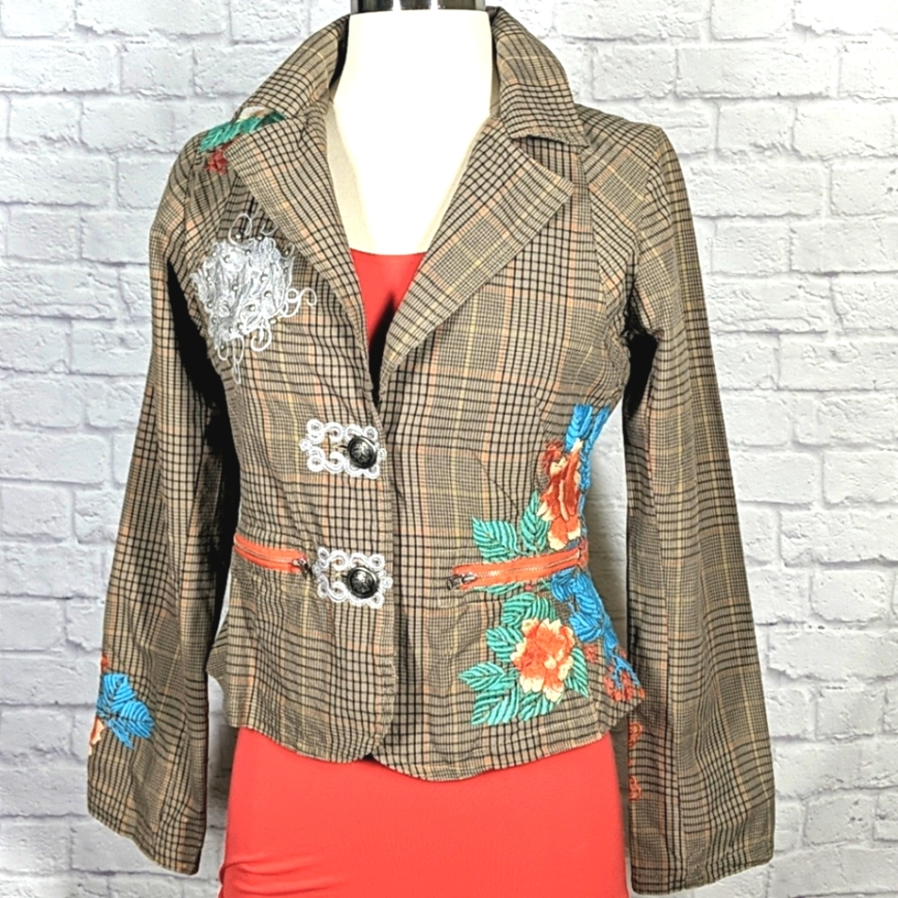 NWT- PAPARAZZI BY BIZ Embroidered Jacket